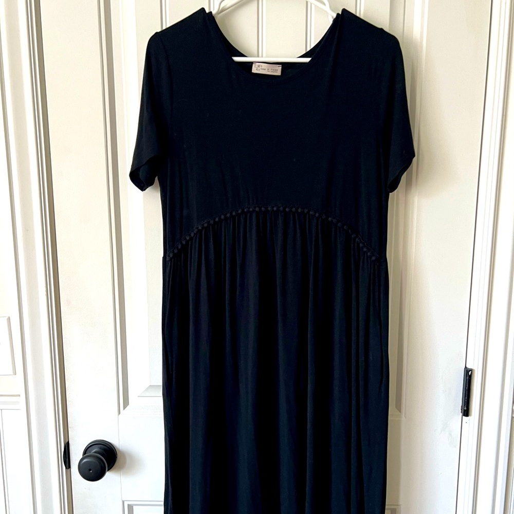 Tea and rose knit detail dress. Size L. Soft fabric, comfy fit. Dress up or down